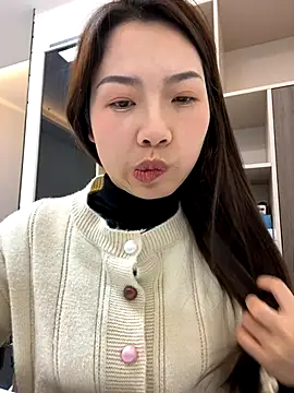 GYYoo online show from December 18, 2025, 7:02 am