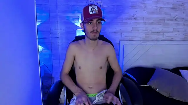 Emir Ozan  online show from December 21, 2025, 11:34 am