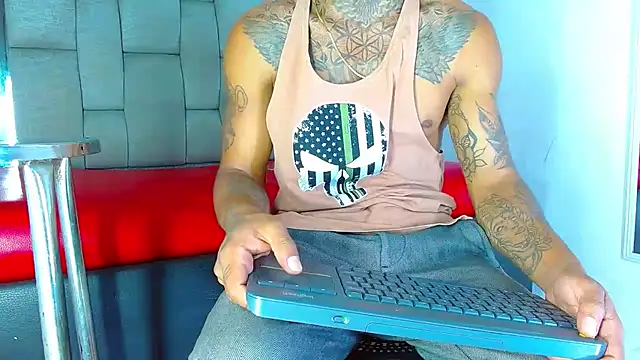 Hot Latino x online show from March 18, 2026, 7:15 pm