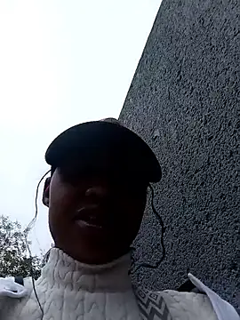 Sweethoneypot25 online show from April 22, 2026, 2:24 pm