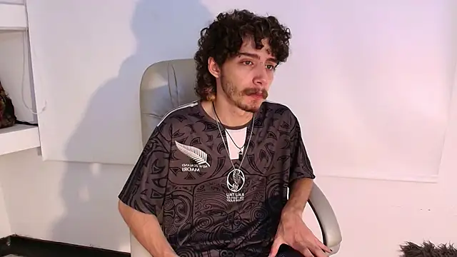 JojoBraando online show from April 7, 2026, 12:12 am