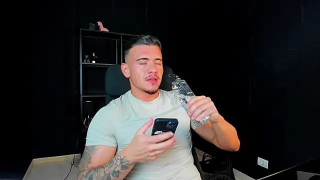 ElijahThorne online show from April 8, 2026, 9:11 am