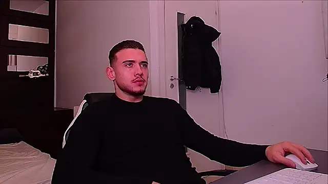 ElijahThorne online show from December 22, 2025, 8:14 am