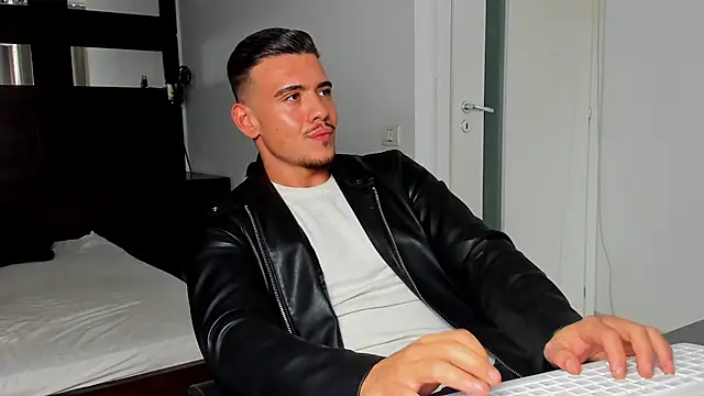 ElijahThorne online show from March 26, 2026, 7:39 am