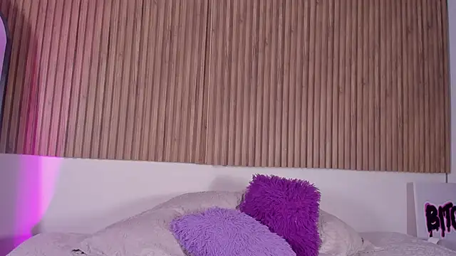 Hayley-Fox online show from November 28, 2025, 2:45 am