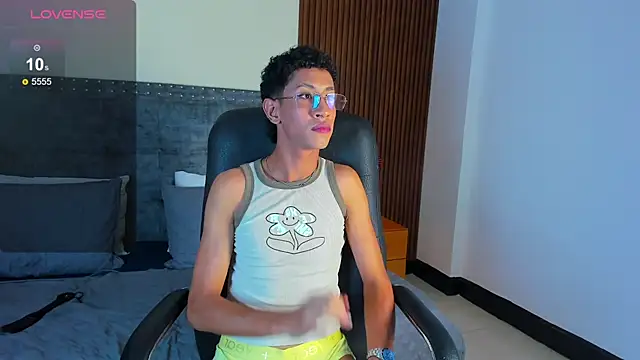 alan bless18 online show from November 25, 2025, 7:03 pm