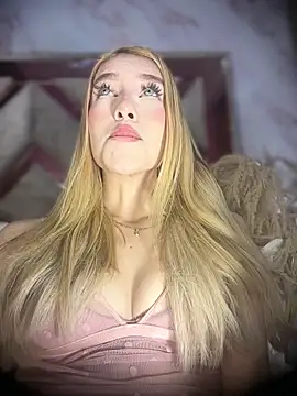 valeryfox   online show from March 9, 2026, 10:13 pm