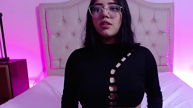 Lia Lean online show from November 29, 2025, 11:32 am