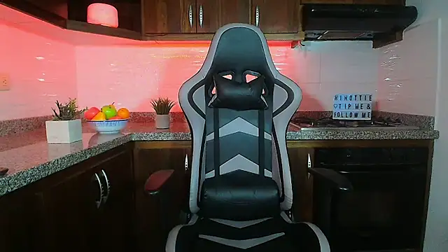 eren jeager online show from December 5, 2025, 2:32 am