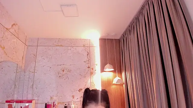 Snapshot of Haylenpark chatting on December 18, 2025, 11:36 am Haylenpark online show from December 18, 2025, 11:36 am