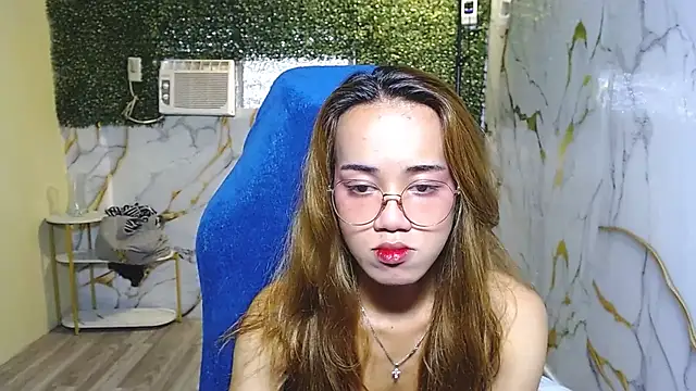 imadriana12 online show from November 28, 2025, 7:30 am