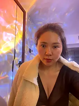 yaya000999 online show from November 30, 2025, 12:39 pm