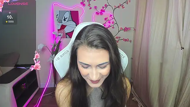 AdeleLuu online show from December 1, 2025, 2:01 am