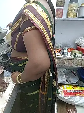 Desicouple1706 online show from December 18, 2025, 1:48 pm