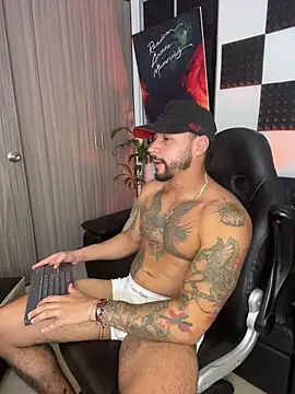 NikoHank online show from December 16, 2025, 4:28 am