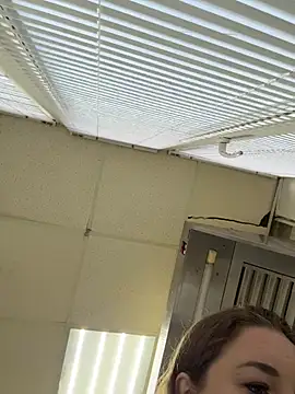 VaryaRose online show from December 1, 2025, 2:34 am