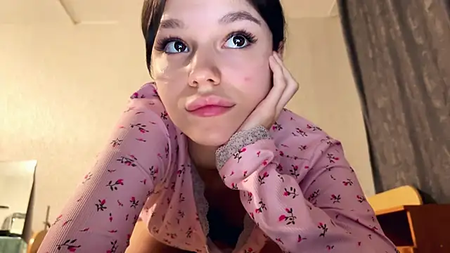 StacieGregoreski online show from November 22, 2025, 4:17 pm