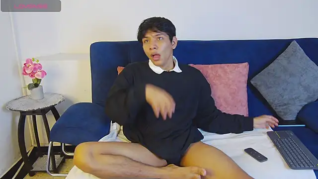 Liam Sinclair online show from November 25, 2025, 12:27 pm