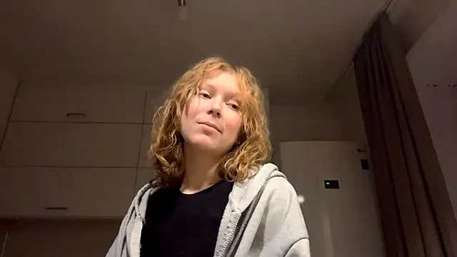 ElfriedaZwack online show from December 1, 2025, 5:14 pm