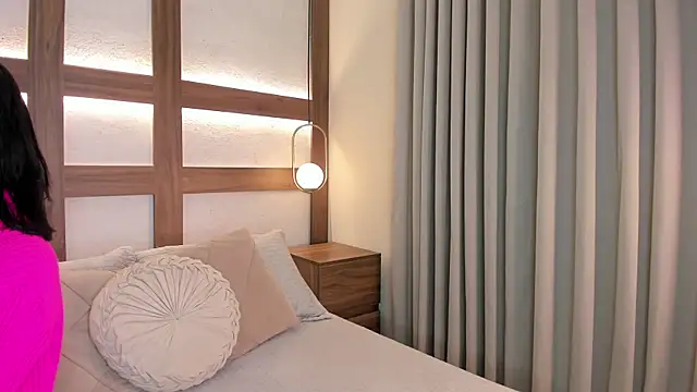 SarhaVega online show from April 5, 2026, 2:02 pm