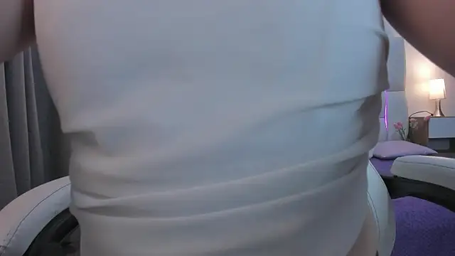 mask red girl online show from April 6, 2026, 12:28 pm