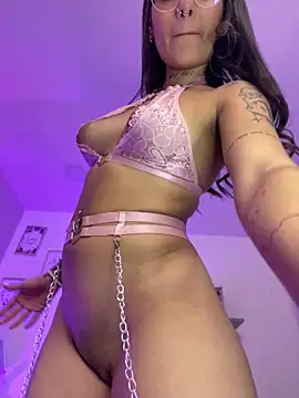 Snapshot of LauraRaider chatting on February 26, 2026, 8:20 pm LauraRaider online show from February 26, 2026, 8:20 pm