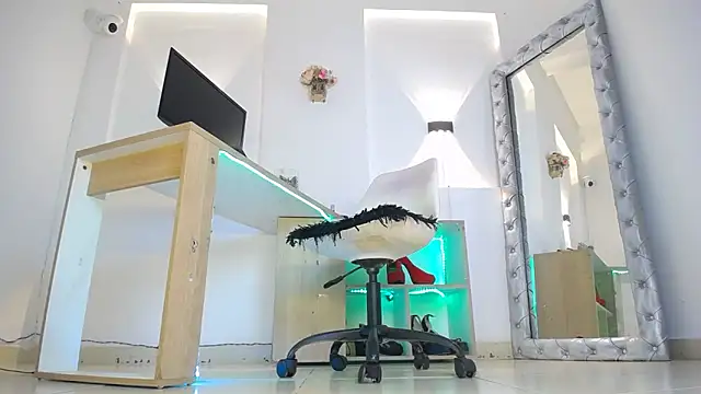 Emily Jedet online show from April 10, 2026, 11:23 pm