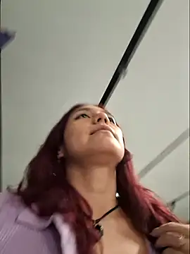 Eveeelyn25 online show from February 18, 2026, 12:30 am