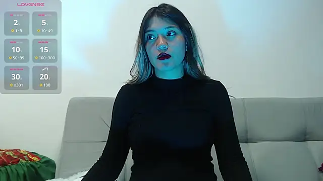 hanna  jones7 online show from December 18, 2025, 2:16 am