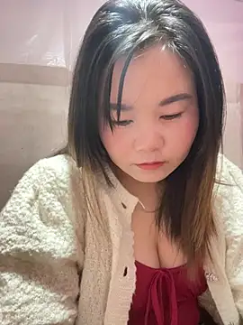 Snapshot of One-two22 chatting on February 11, 2026, 9:47 pm One-two22 online show from February 11, 2026, 9:47 pm