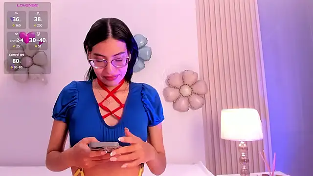 Snapshot of VanessaBoch chatting on May 8, 2026, 7:28 pm VanessaBoch online show from May 8, 2026, 7:28 pm