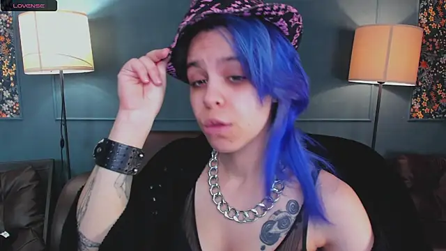 LiraBelle online show from March 20, 2026, 2:56 am