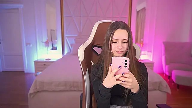 Snapshot of TinyNatalie chatting on February 12, 2026, 8:03 am TinyNatalie online show from February 12, 2026, 8:03 am