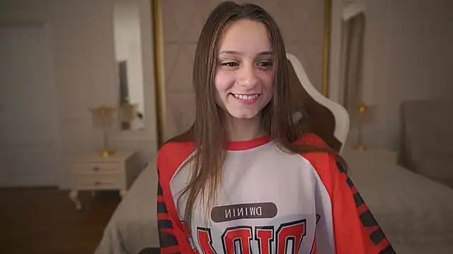 Snapshot of TinyNatalie chatting on February 18, 2026, 11:45 pm TinyNatalie online show from February 18, 2026, 11:45 pm