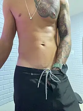 enzofelipe online show from December 15, 2025, 1:39 pm