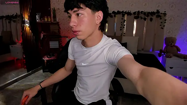 kaelwolf tay online show from February 19, 2026, 7:33 pm