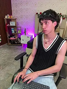 kaelwolf tay online show from April 6, 2026, 7:37 pm