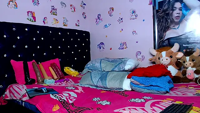 ShantalTsFox online show from May 10, 2026, 1:53 am