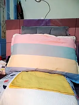 Snapshot of LisantLy chatting on December 19, 2025, 5:15 pm LisantLy online show from December 19, 2025, 5:15 pm