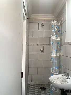 cuddlegiantbear online show from November 29, 2025, 11:21 am