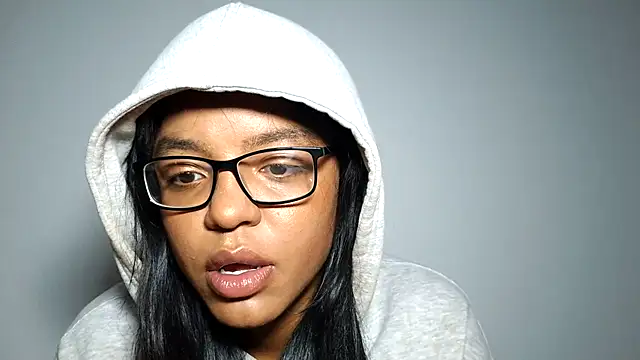 xoeewinters online show from December 5, 2025, 12:48 pm