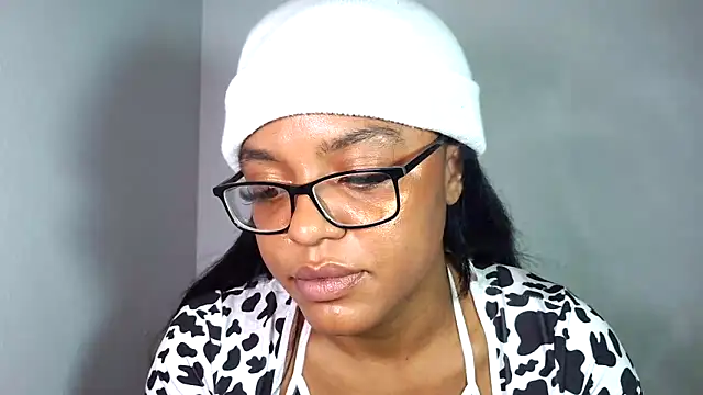 xoeewinters online show from December 22, 2025, 5:13 pm