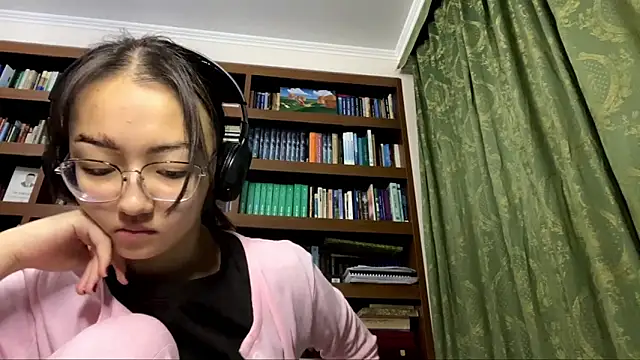 LinaClous online show from January 14, 2026, 3:15 pm