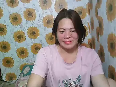 Snapshot of Smilinglovely chatting on January 6, 2026, 1:04 pm Smilinglovely online show from January 6, 2026, 1:04 pm