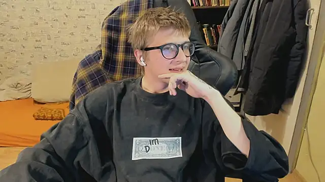 Snapshot of themortydaglish chatting on June 1, 2026, 7:13 pm themortydaglish online show from June 1, 2026, 7:13 pm
