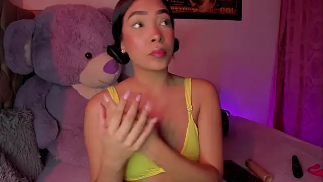 KarolRojas 22 online show from April 15, 2026, 3:23 am