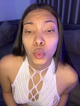 KarolRojas 22 online show from May 13, 2026, 3:57 am