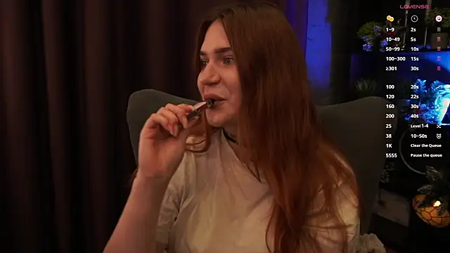 Snapshot of LucyLuice chatting on December 2, 2025, 5:09 am LucyLuice online show from December 2, 2025, 5:09 am