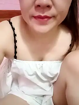 Snapshot of Lily-ross22 chatting on May 31, 2026, 5:02 am Lily-ross22 online show from May 31, 2026, 5:02 am