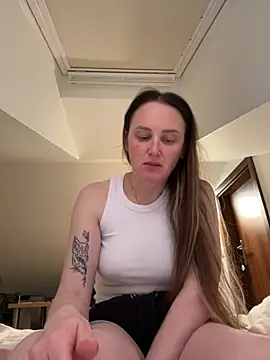 Snapshot of TomilaSi chatting on June 9, 2026, 6:53 pm TomilaSi online show from June 9, 2026, 6:53 pm
